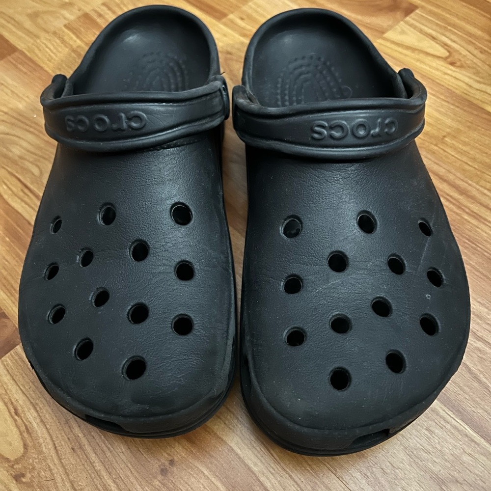 Black crocs